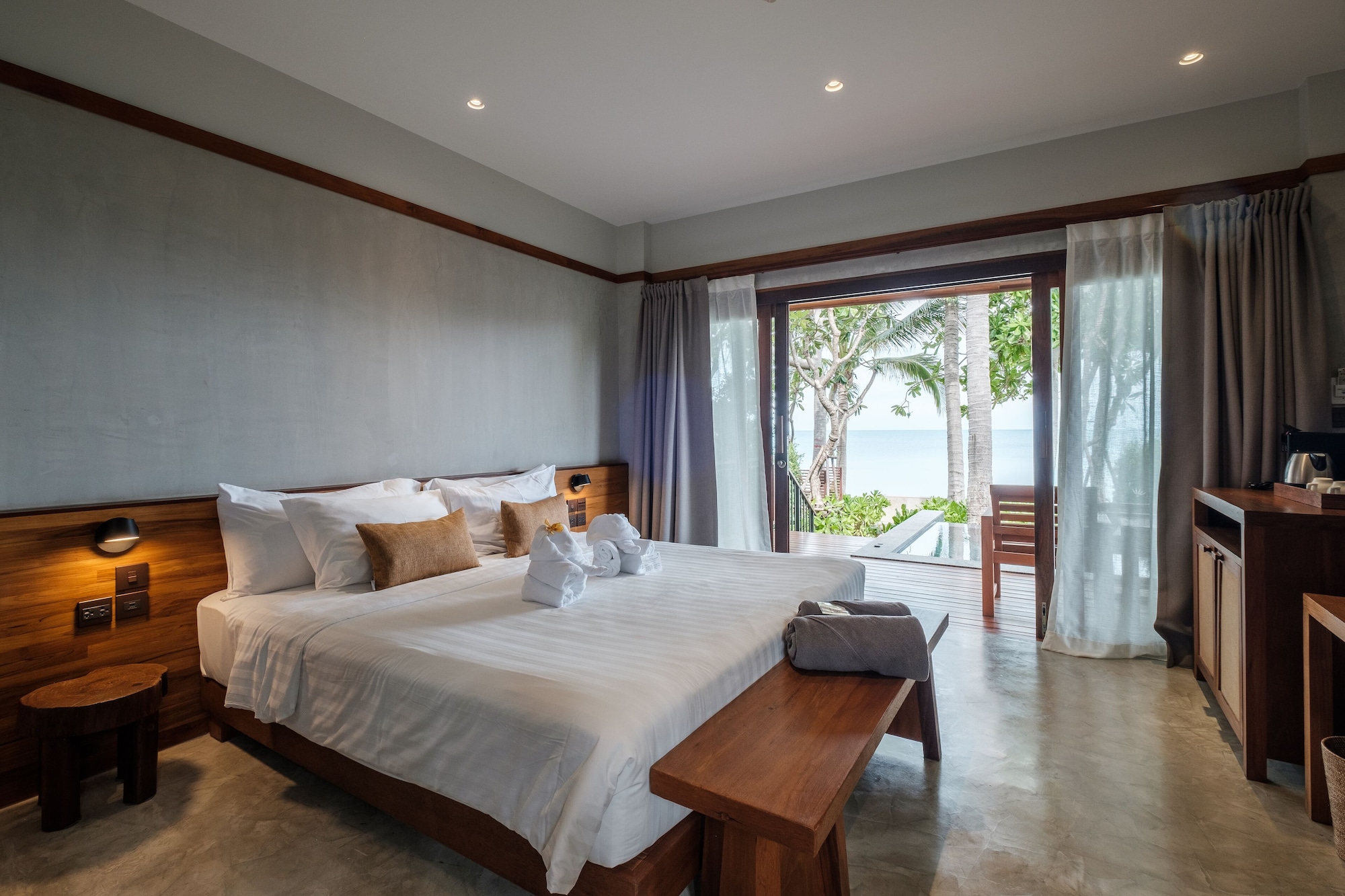 1 BEDROOM, VILLA, BEACH FRONT, JETTED TUB
