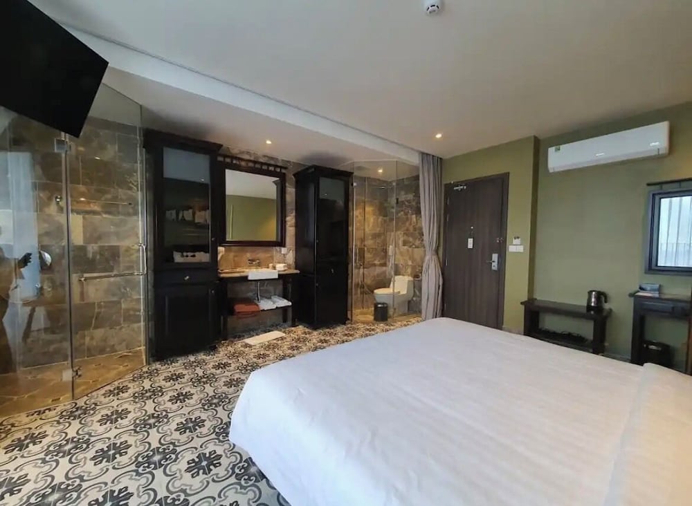 DELUXE, DOUBLE BED, GARDEN VIEW