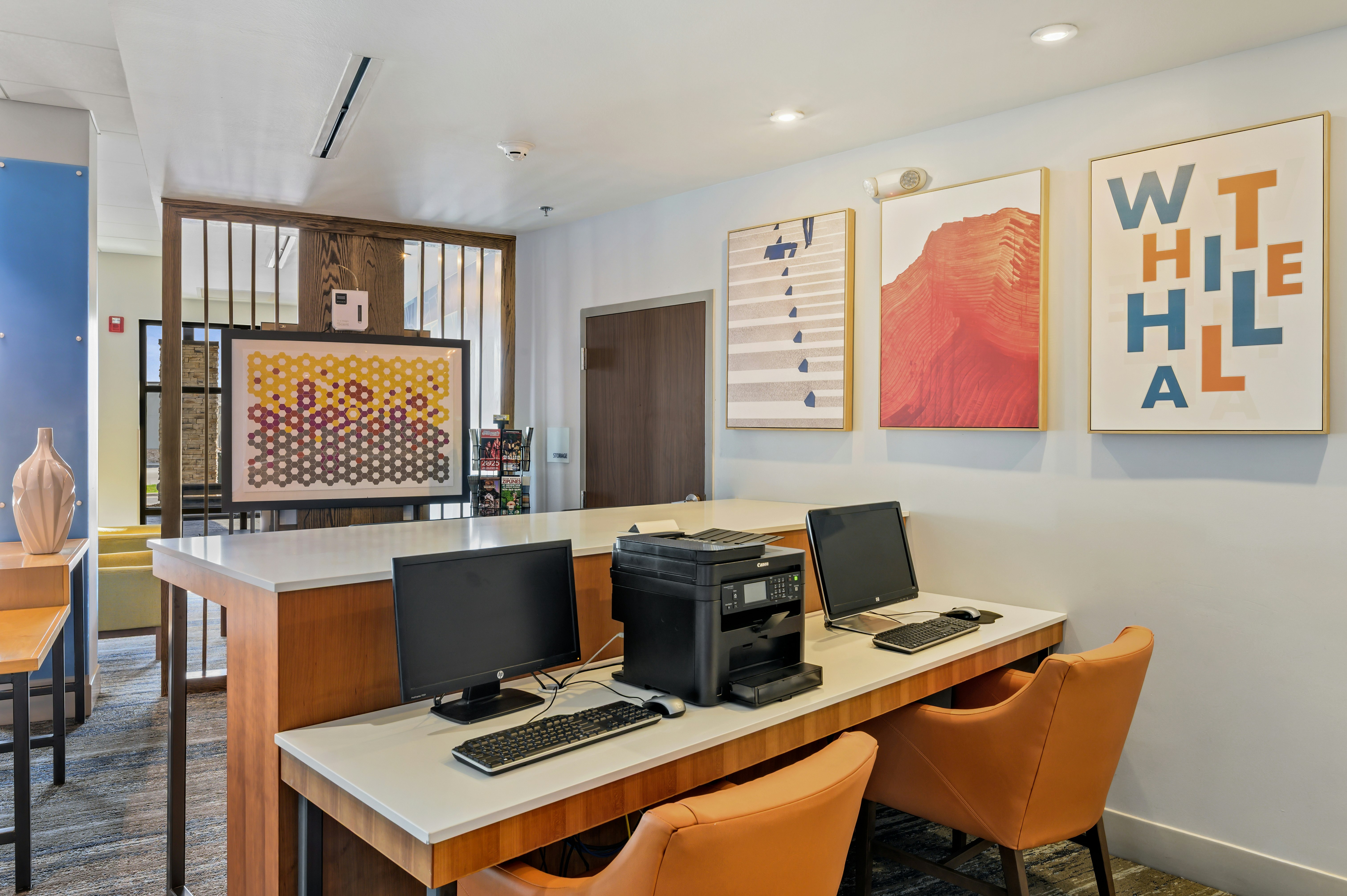 Holiday Inn Express & Suites White Hall 67/72