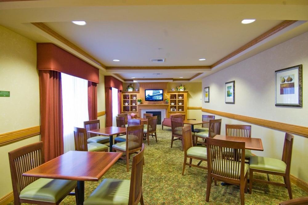 Holiday Inn & Suites Barstow 36/48