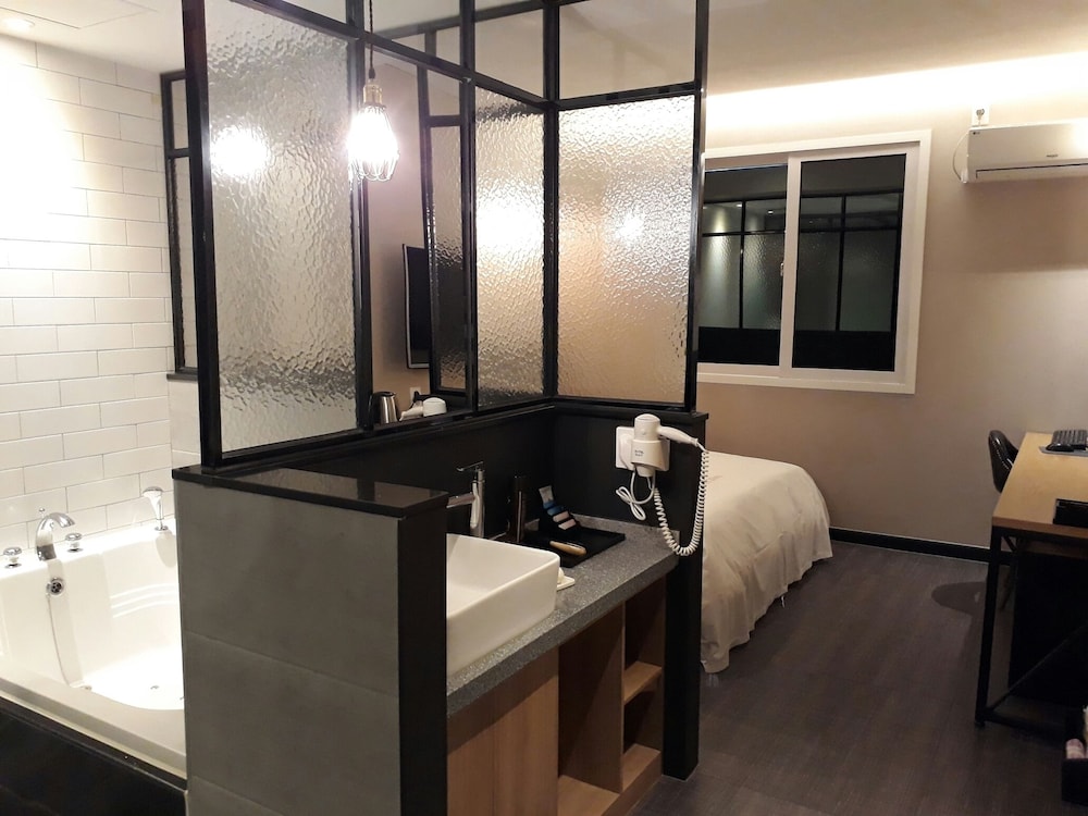 2Day Hotel 49/50