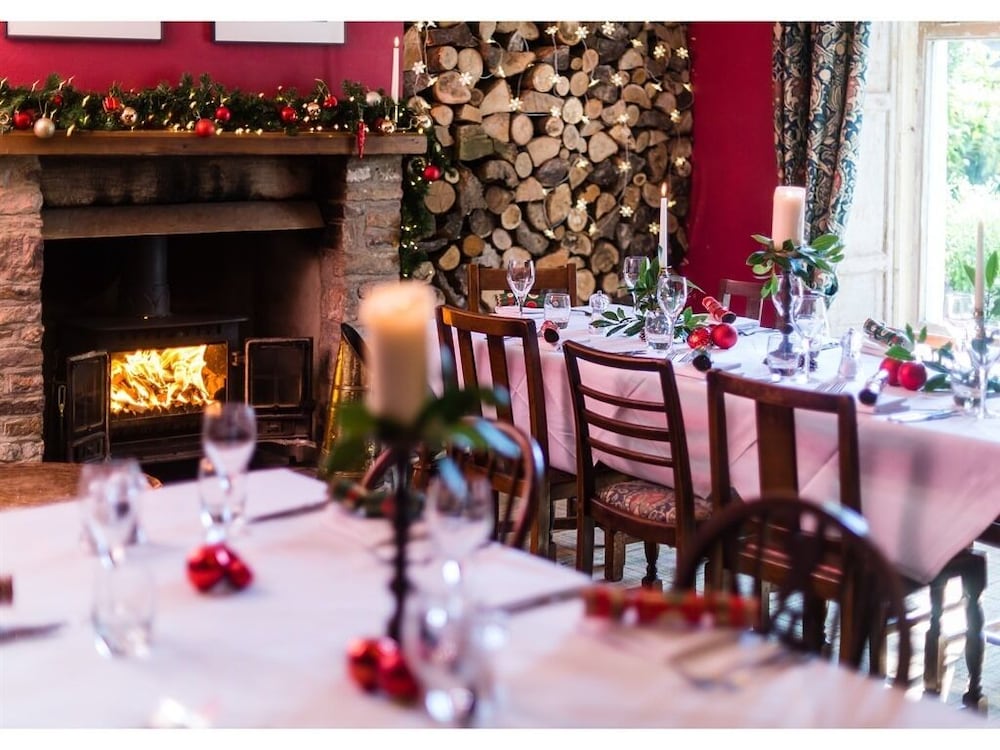 The Oakhill Inn 34/38