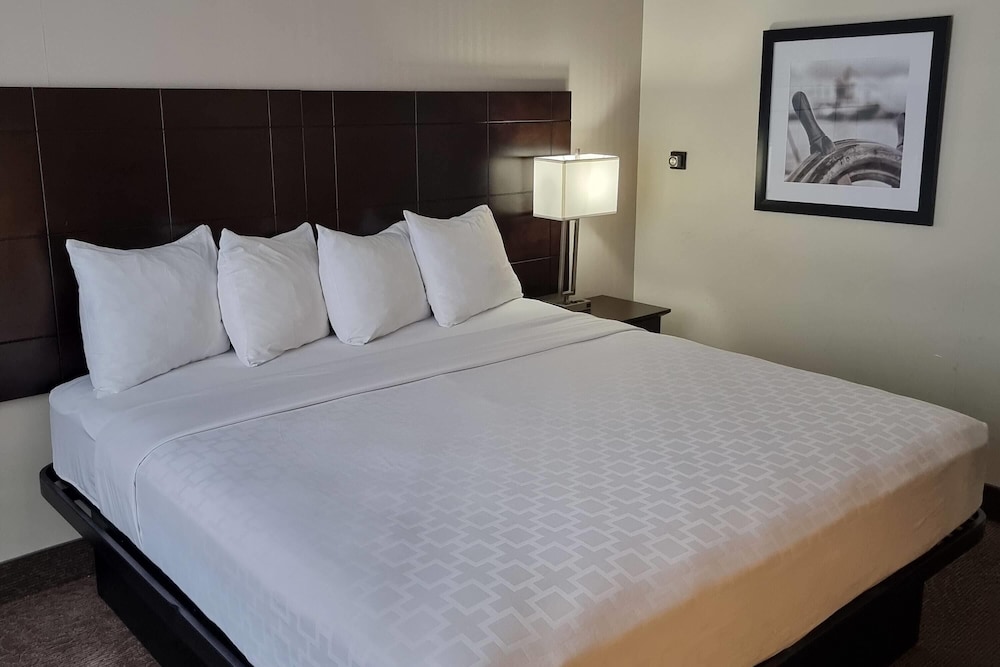 غرفة بسرير كينج، Travelodge by Wyndham Trois-Rivieres 7/10
