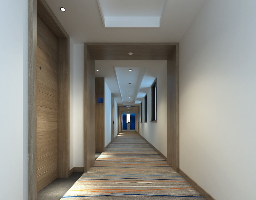HOLIDAY INN EXPRESS ZHEJIANG QIANXIA LAKE 34/49