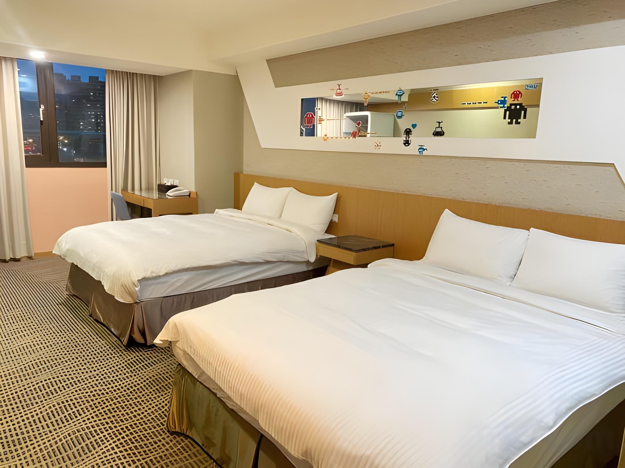 DELUXE, TWIN BEDS