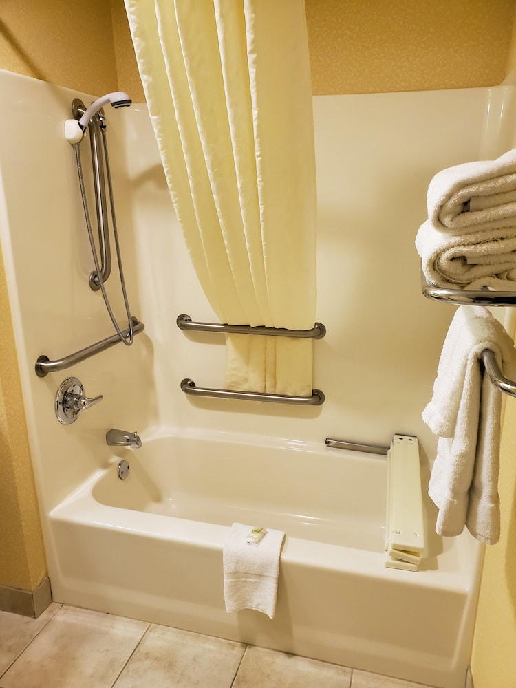 Boarders Inn Amp Suites 24/63