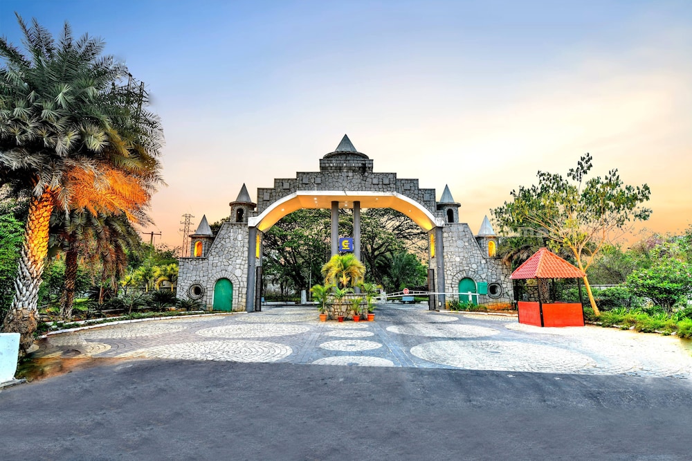 Celebrity Resort 40/50