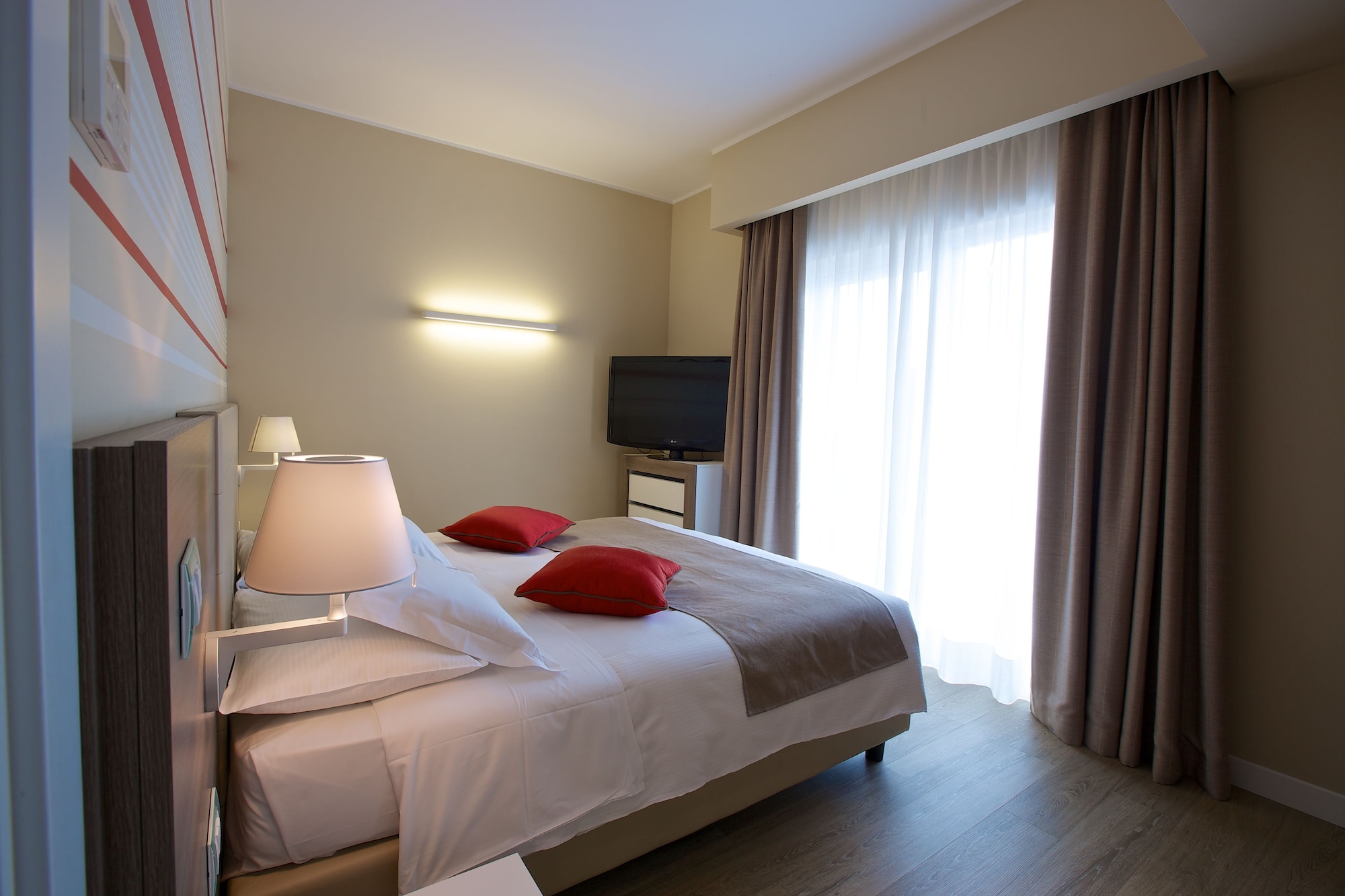 SUITE, LAKE VIEW, TERRACE
