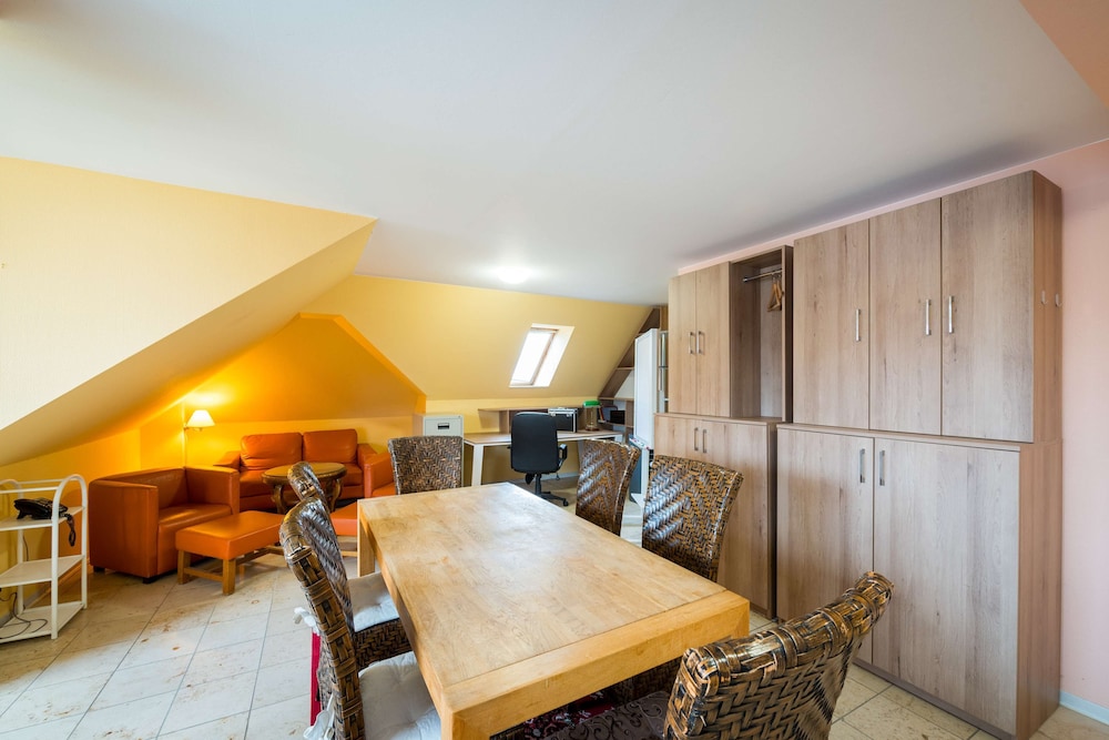Askania Hotel Bernburg 23/50