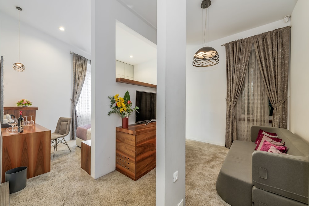 Starlight Luxury Suites 26/40