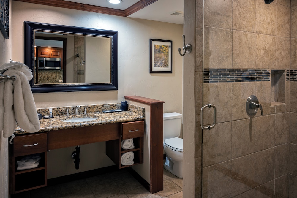 Summit, Suite, Queen Bed, Sofa