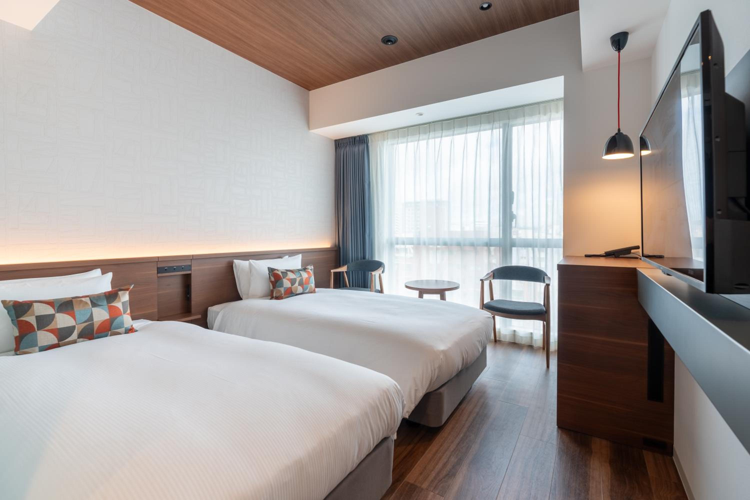 Moderate, Twin Beds