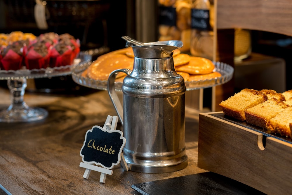 Crowne Plaza Madrid Airport Hotel 57/76