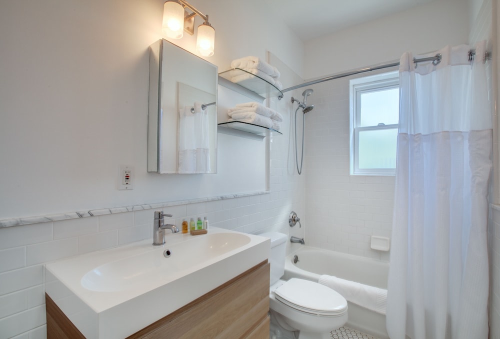 Venice Suites 63/68
