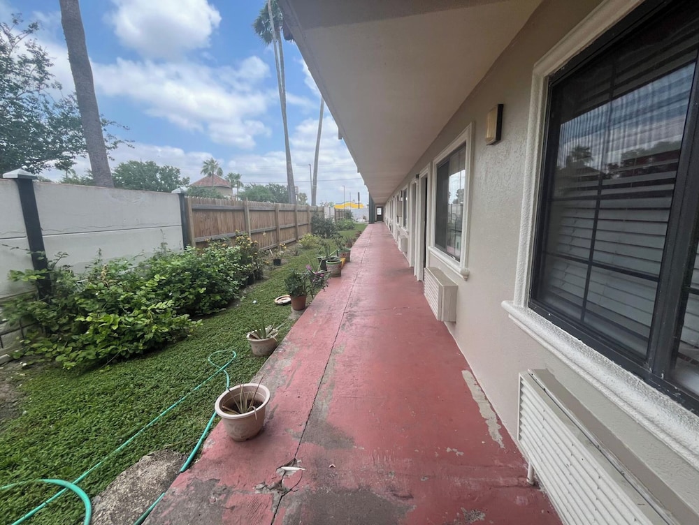 La Posada Inn By OYO Brownsville 35/42