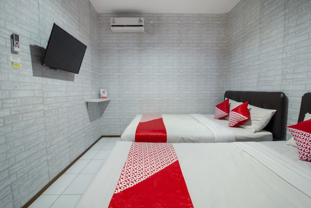 OYO 3283 Bwalk Hotel 14/40