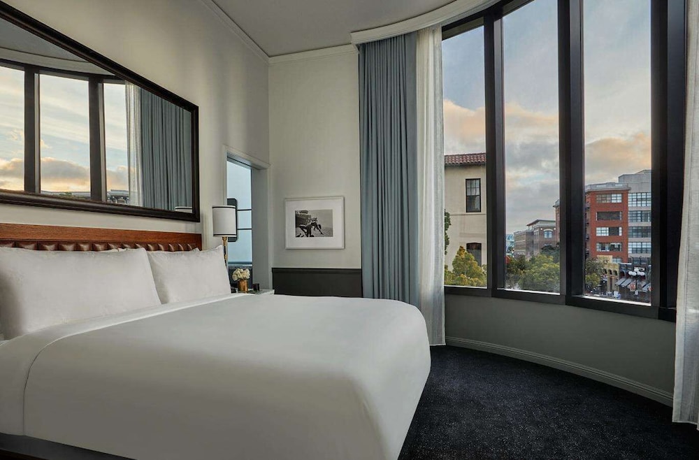 Pendry San Diego 20/70