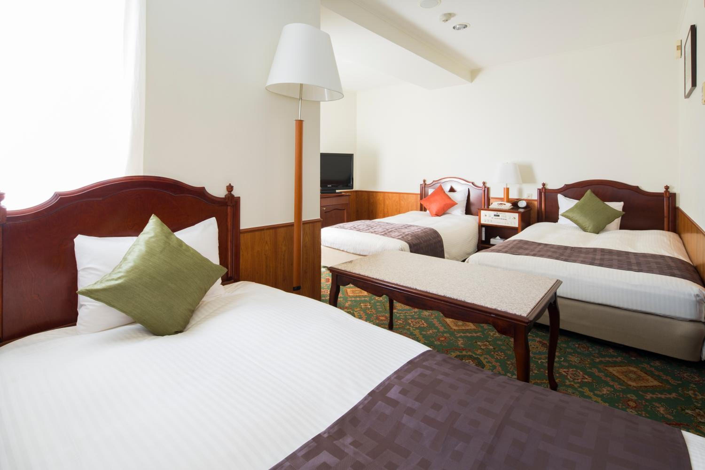 Room, Triple
