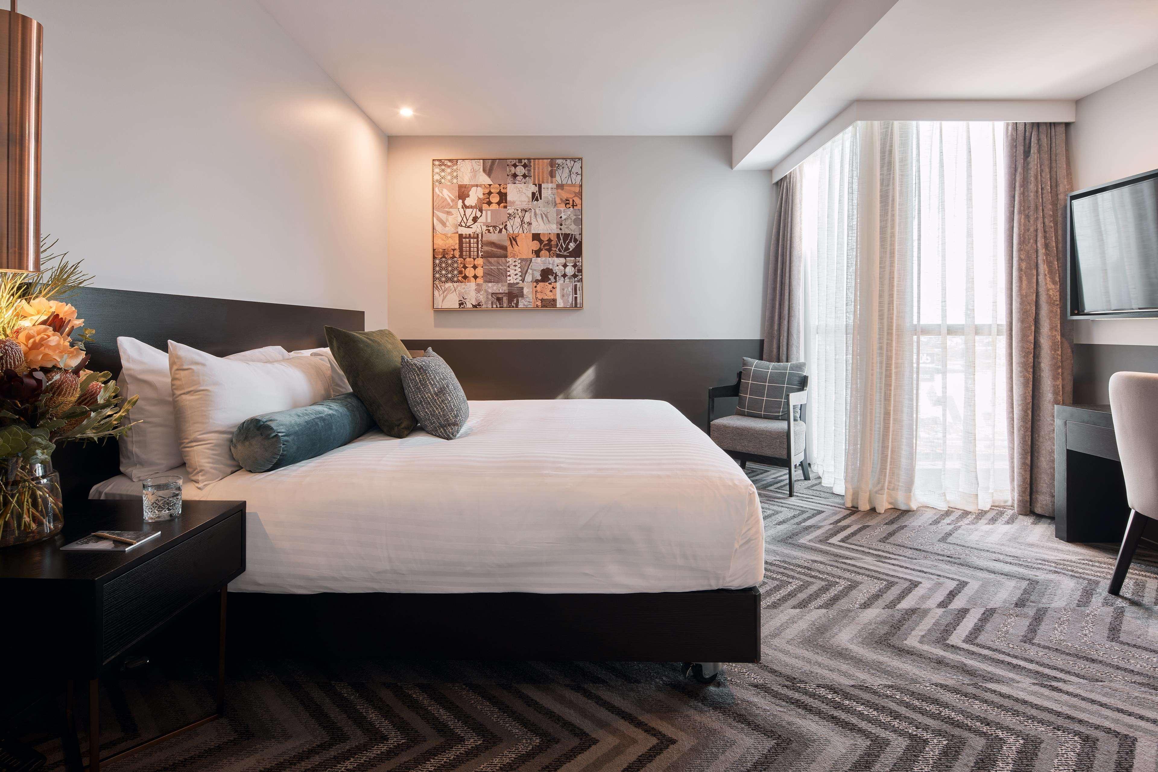 Standard, King Bed, Rydges Perth Kings Square 3/5