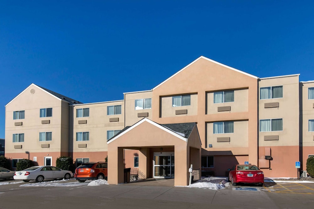 AmericInn by Wyndham St. Cloud MN Shopping Area 47/51