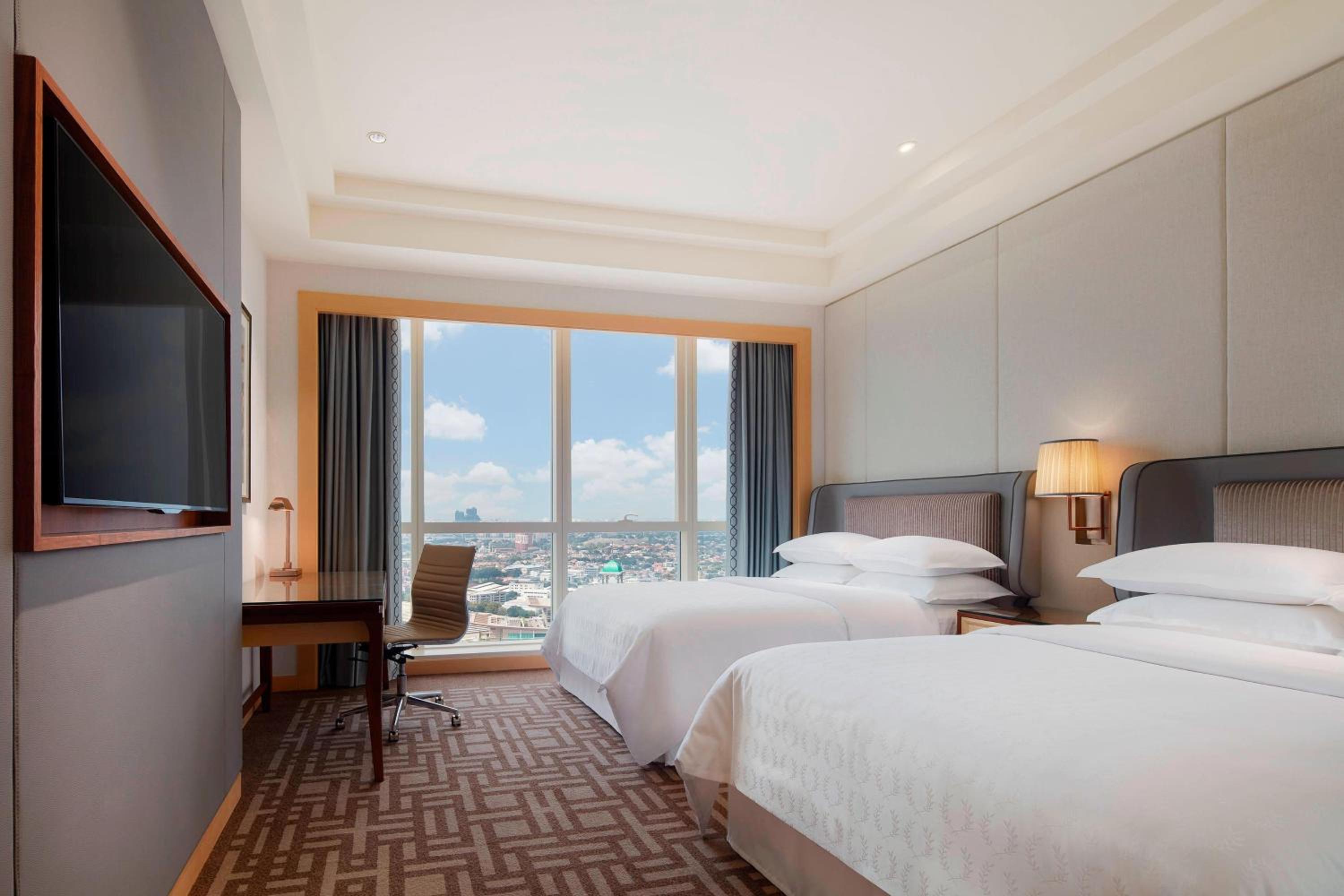 Guest Room, Deluxe, Twin Beds, City View