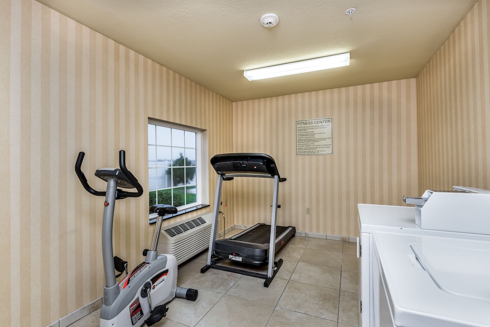 Cobblestone Inn and Suites - Vinton, IA 10/21