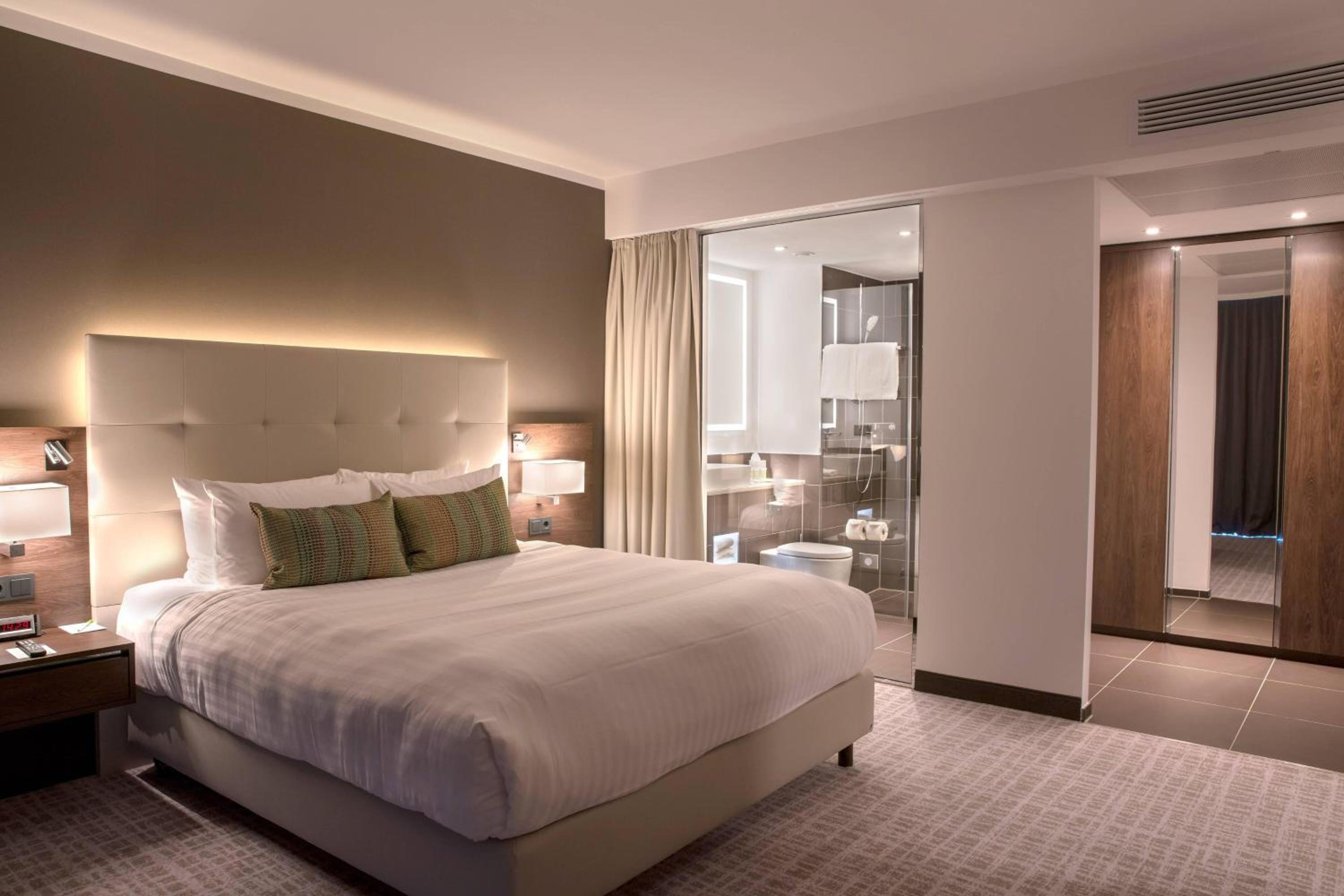غرفة قياسية بسرير كينج بإطلالة على المتنزه، Courtyard Wolfsburg 5/10