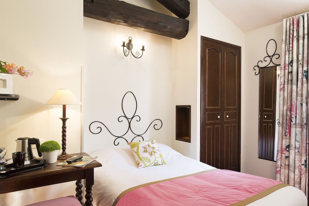 CONNECTING, DOUBLE BED