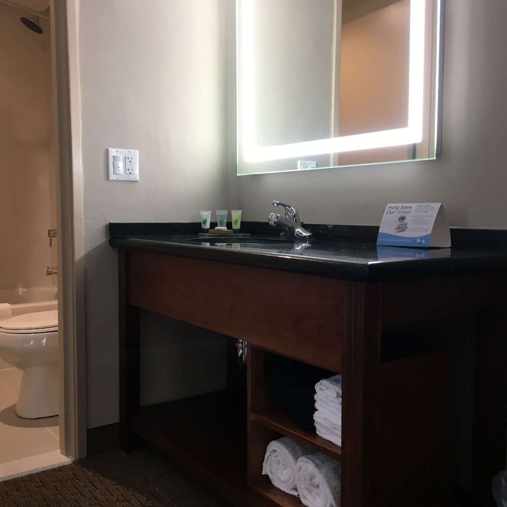 MainStay Suites Orange County John Wayne Airport 5/57