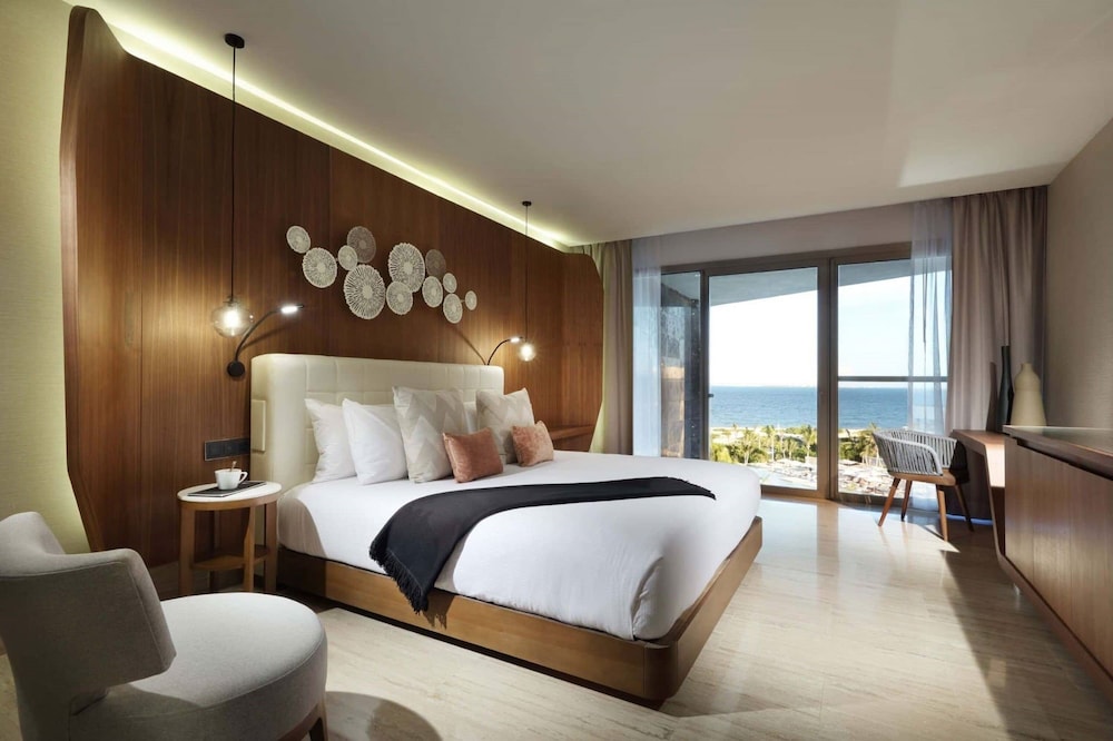 Junior Suite, Single, 2 Double Beds, Ocean View