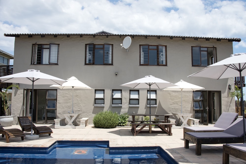 Afrovibe Beach House 5/50