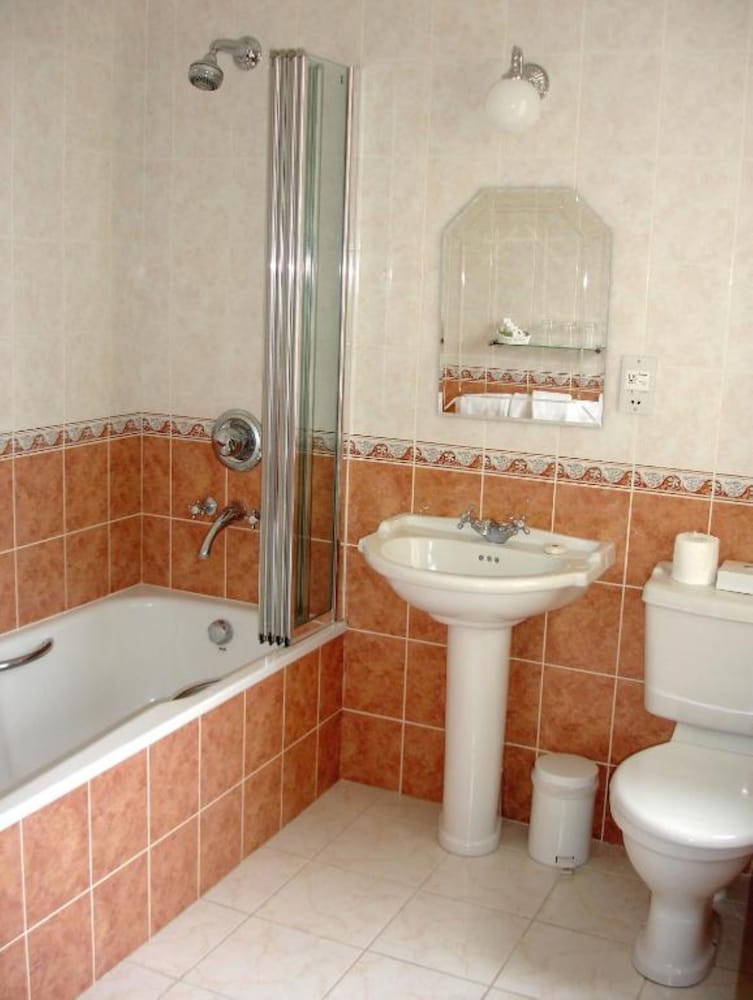 Arundel House Hotel 48/51