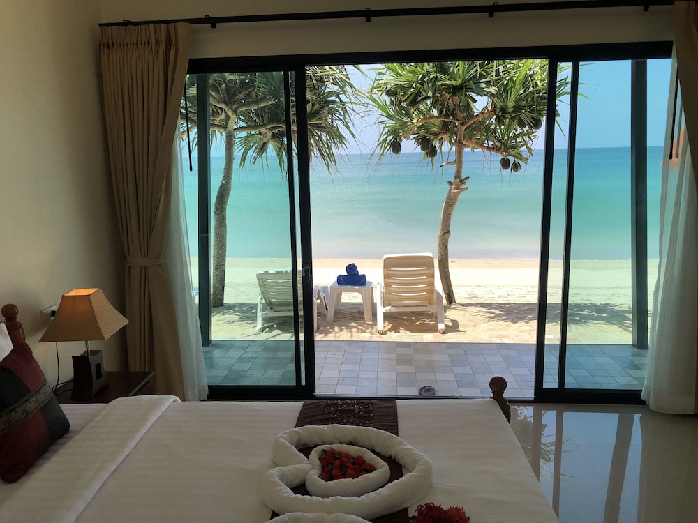 LANTA SEAFRONT RESORT 42/66
