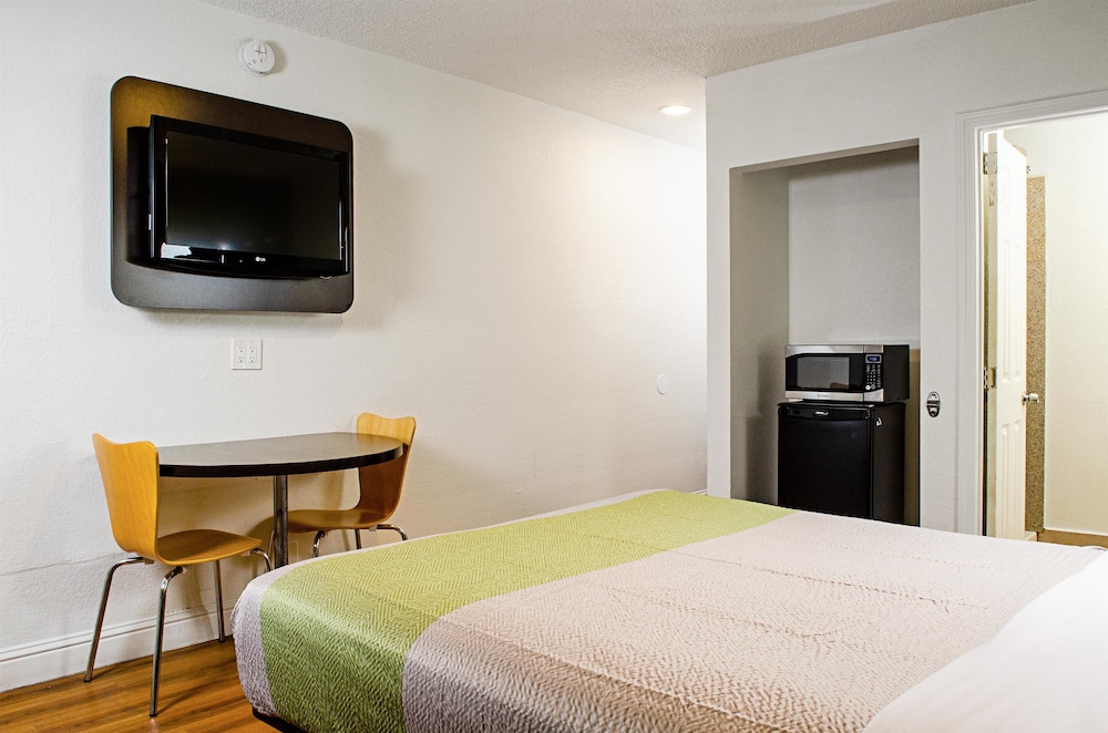 Motel6 Modesto, CA - Downtown 22/49