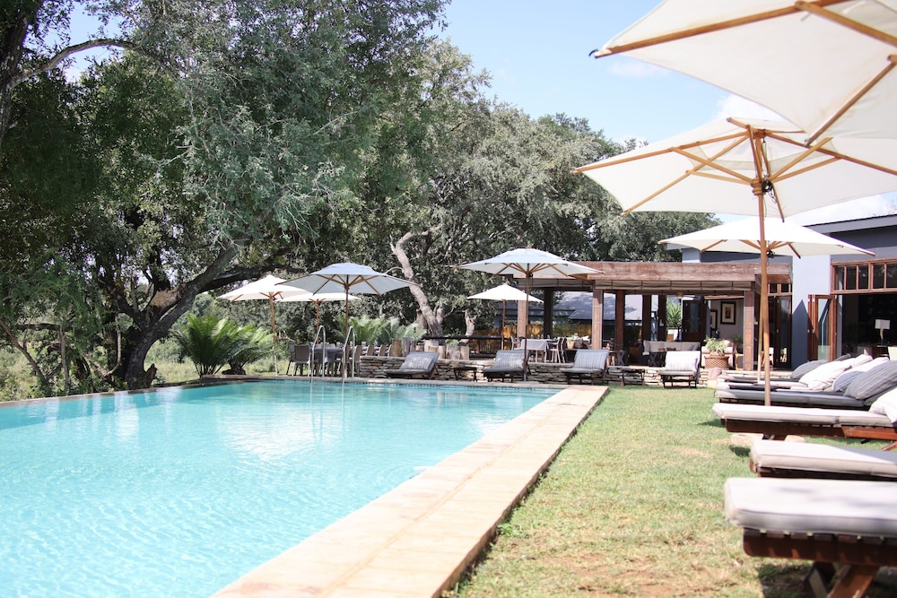 Becks Safari Lodge 7/77