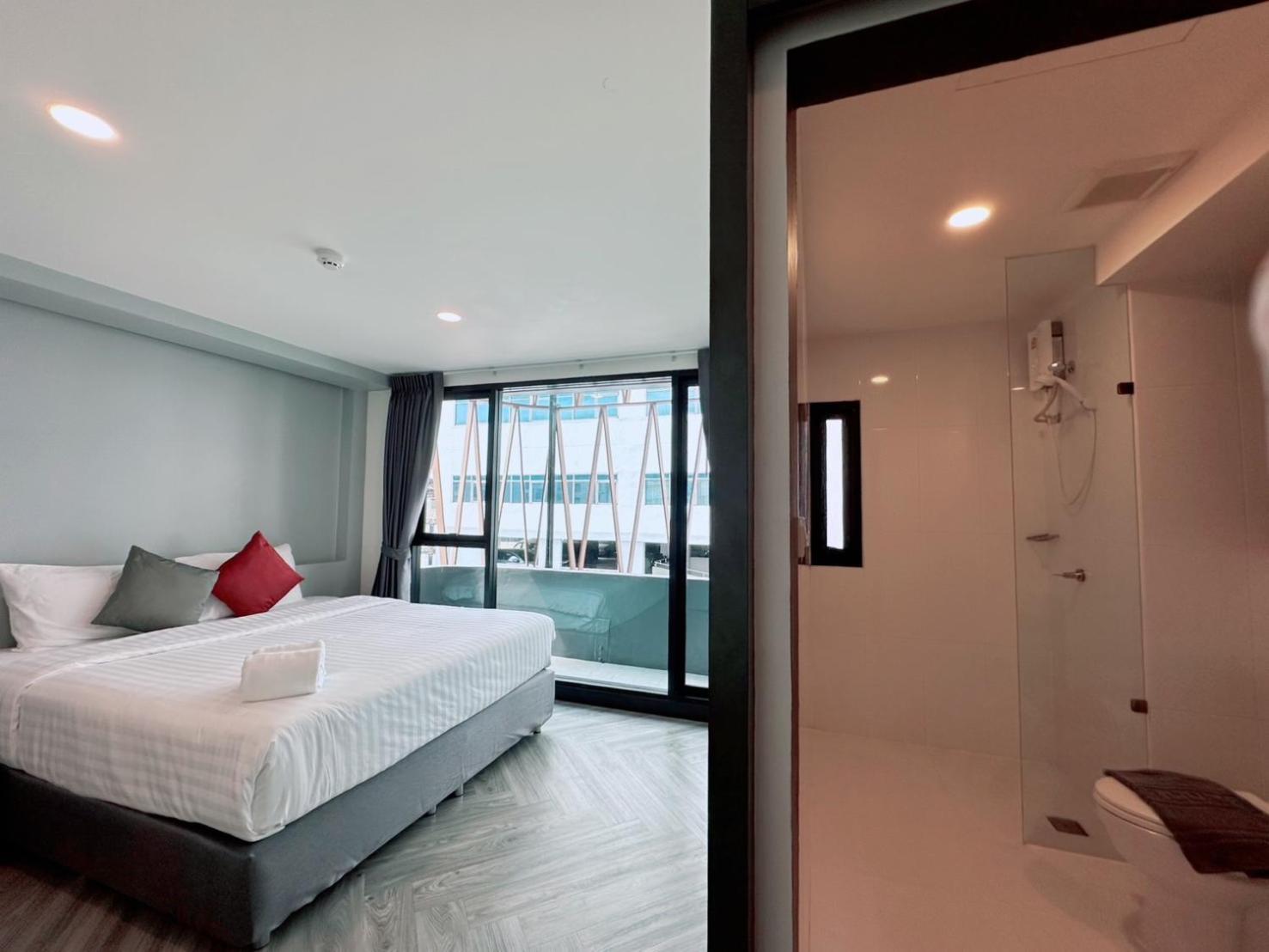 14 Sathorn Hotel 13/42