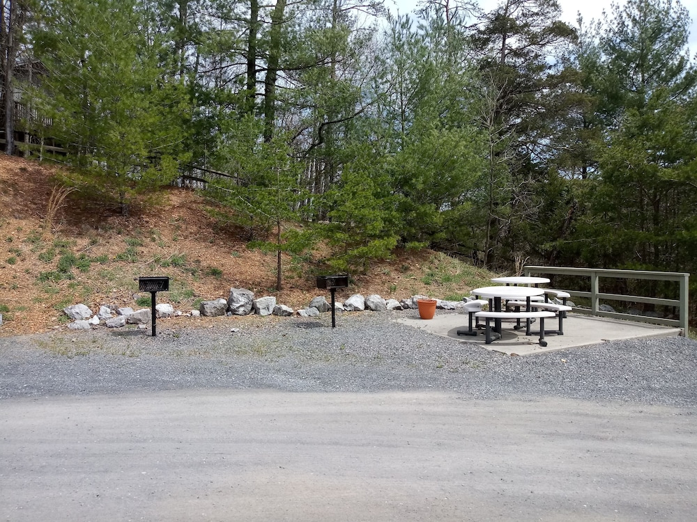 Creekside Village 16/23