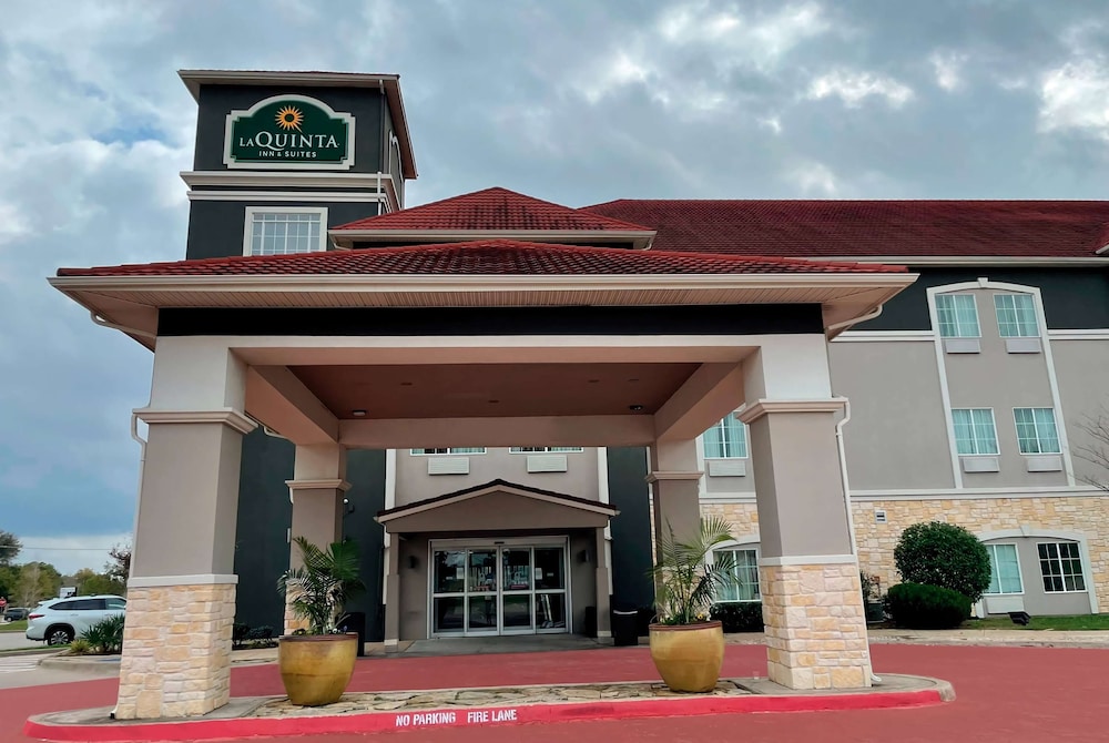 La Quinta Inn And Suites By Wyndham Waxahachie 2/40