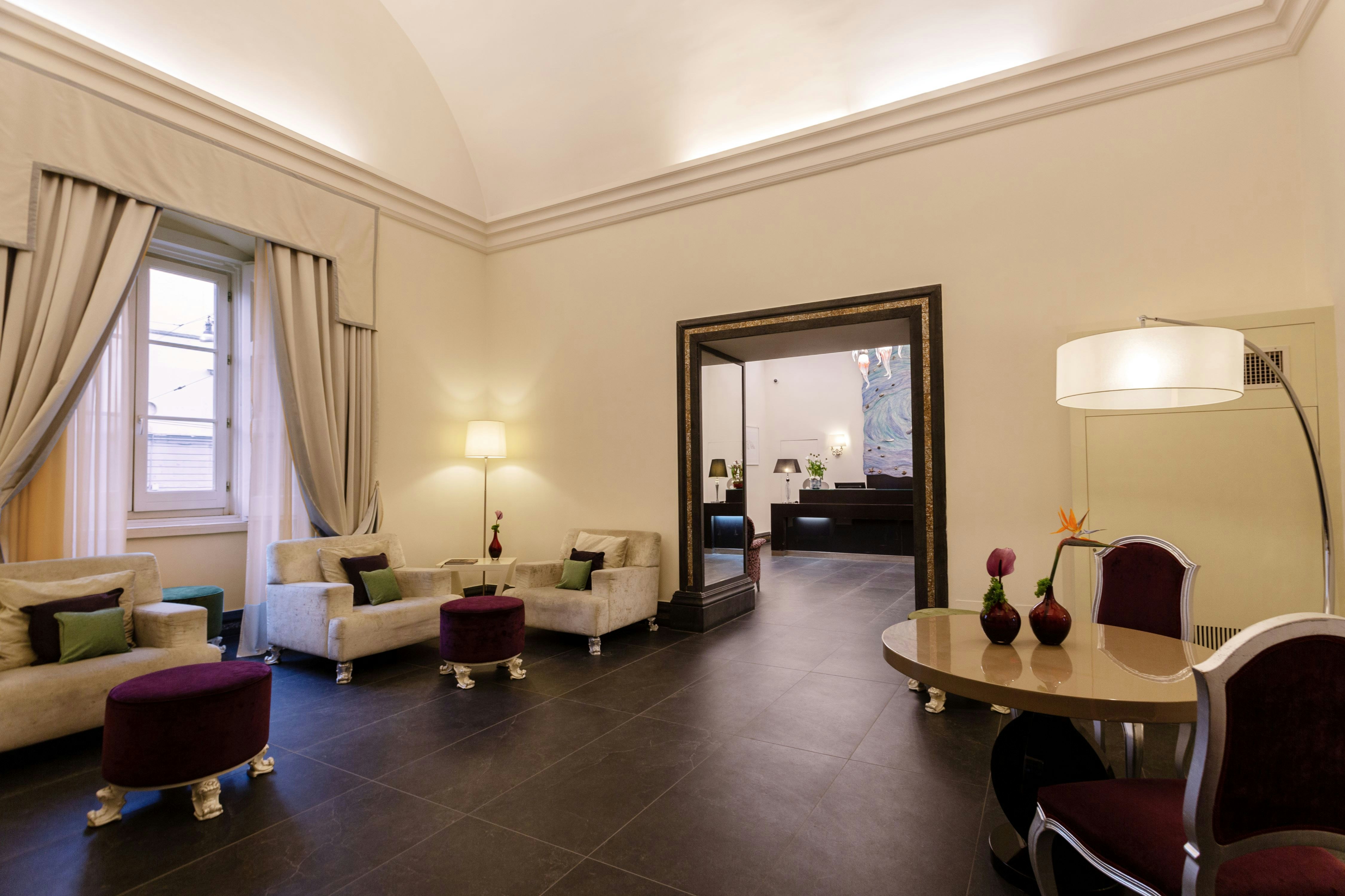Palazzo Caracciolo Naples 25/43