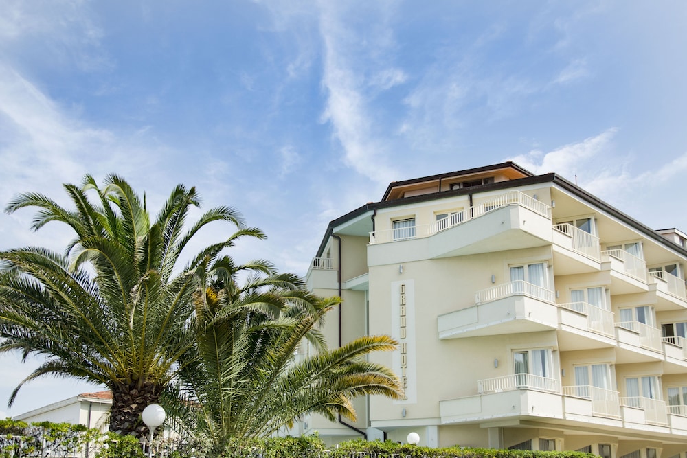 Grand Hotel 13/64