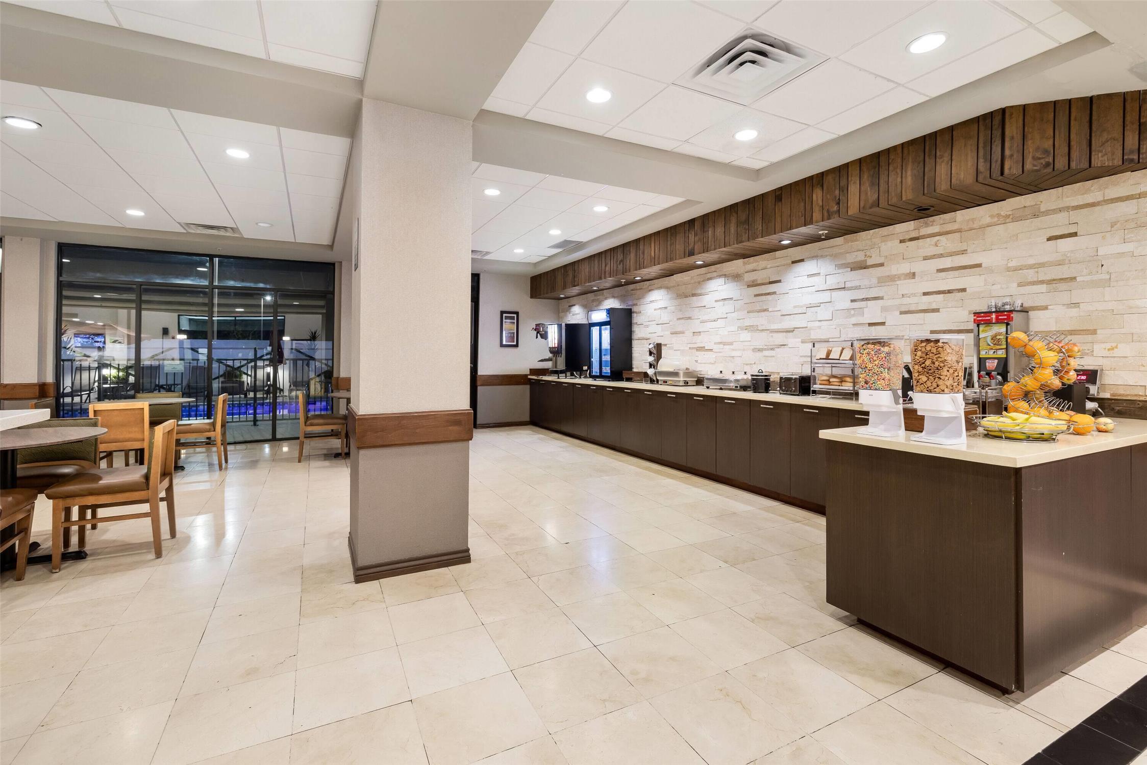 Wingate by Wyndham Round Rock Hotel & Conference Center 8/30