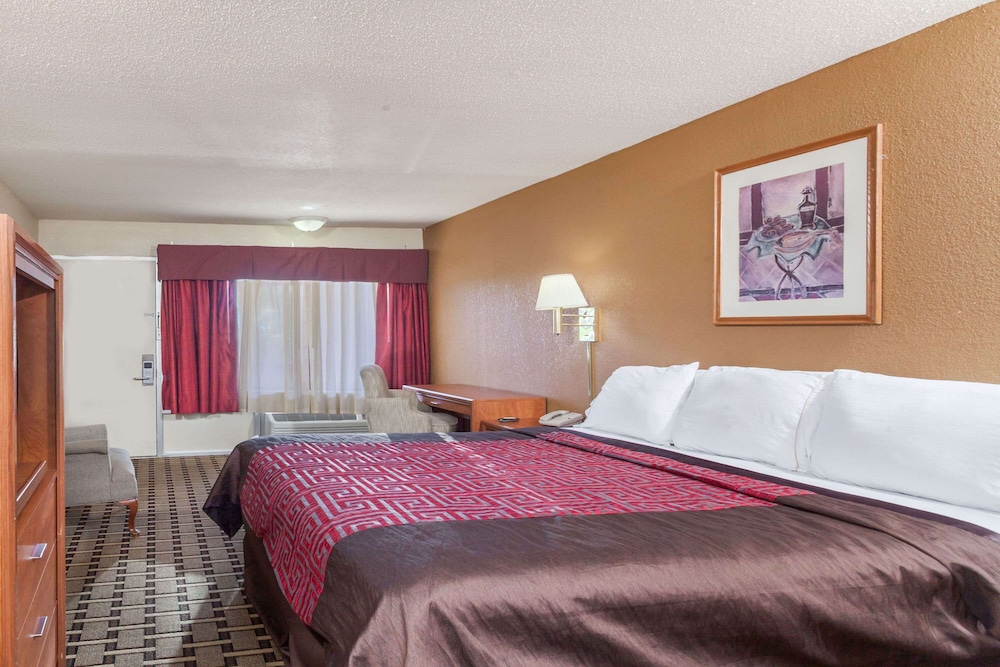 ROOM, KING BED