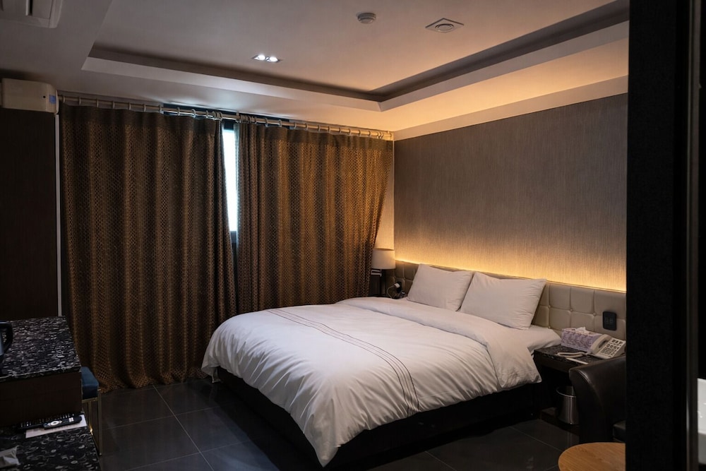 Zenith Hotel 38/63