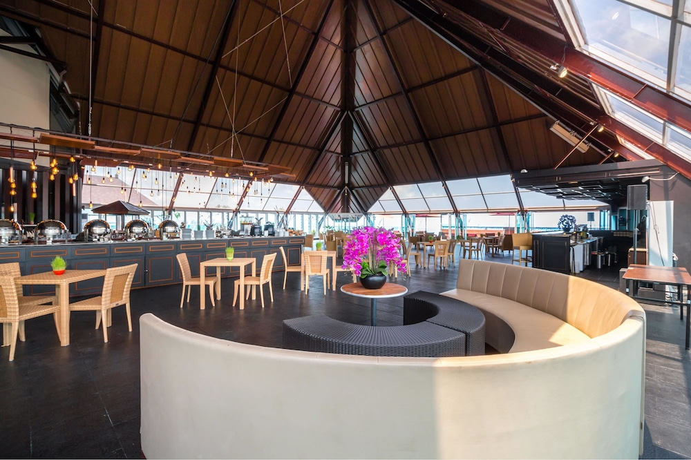 KUTABEX BEACH FRONT HOTEL 50/53