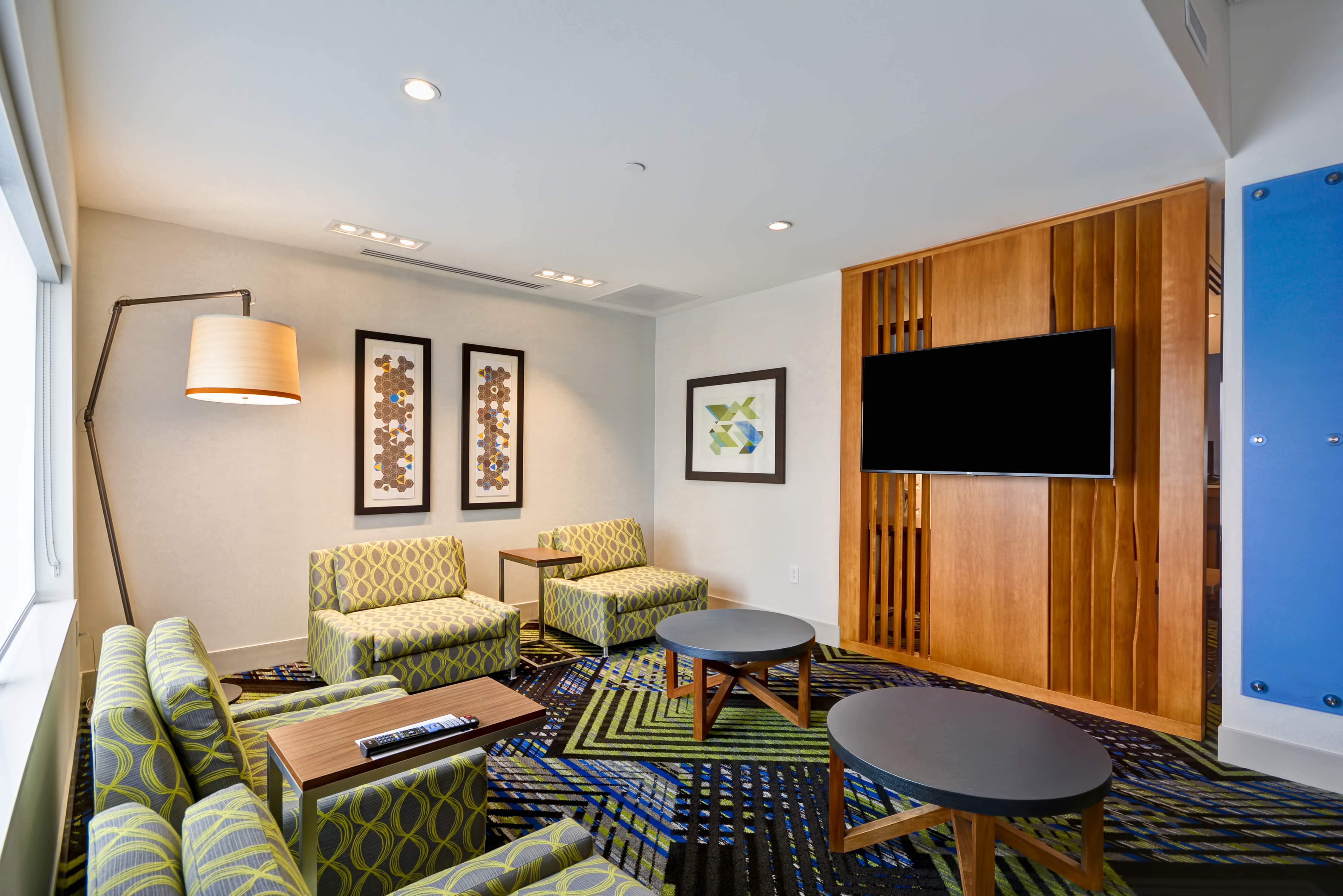 HOLIDAY INN EXPRESS EVANSVILLE 37/61