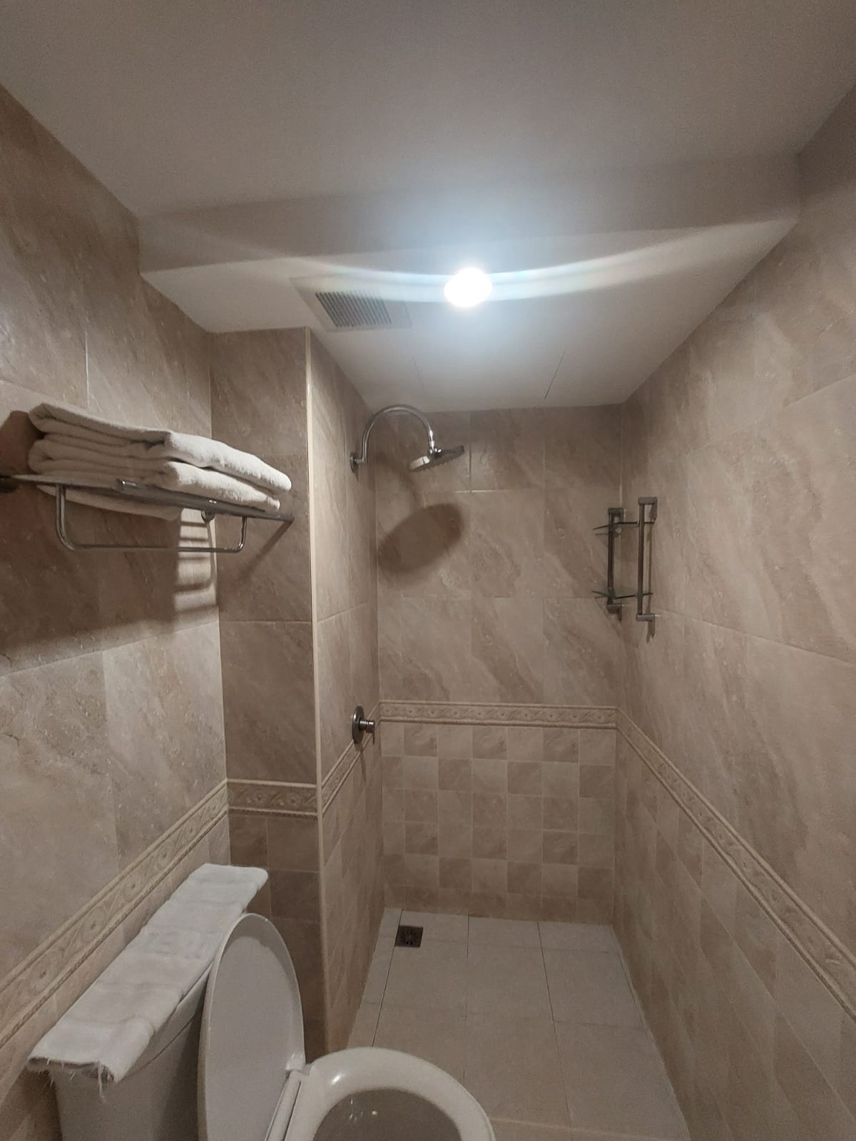 غرفة بسرير كينج بشرفة، V Check Inn Sukhumvit 22 5/5