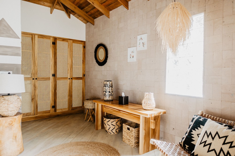 Tranquilseas Eco-Lodge, Diving Center, Restaurant &amp; Bar 6/50
