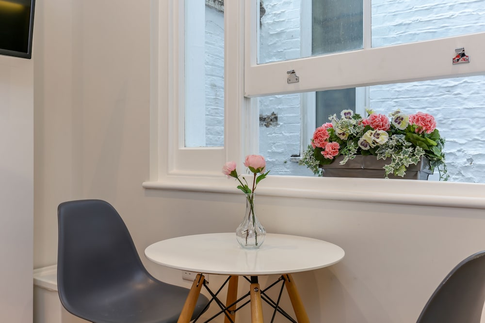 Queensborough Terrace Serviced Apartments 31/50