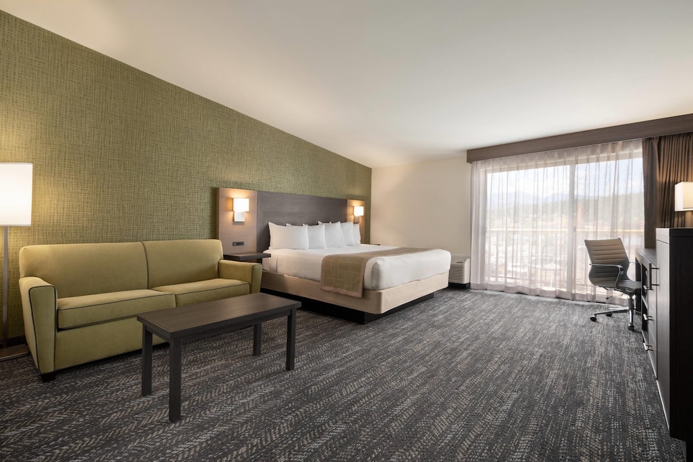 Suite, King Bed, Sofa