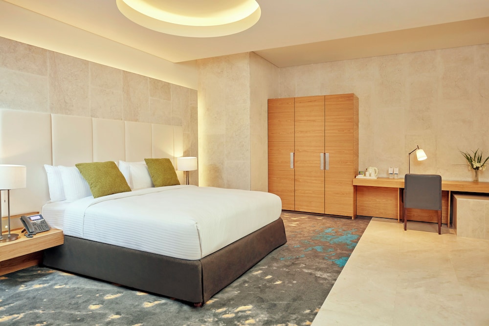 Nightly, Junior Suite, King and Twin Beds